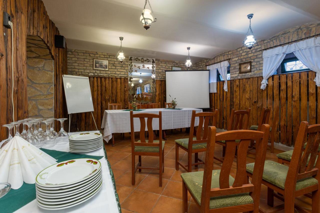 Illes Hotel Σέγκεντ Εξωτερικό φωτογραφία